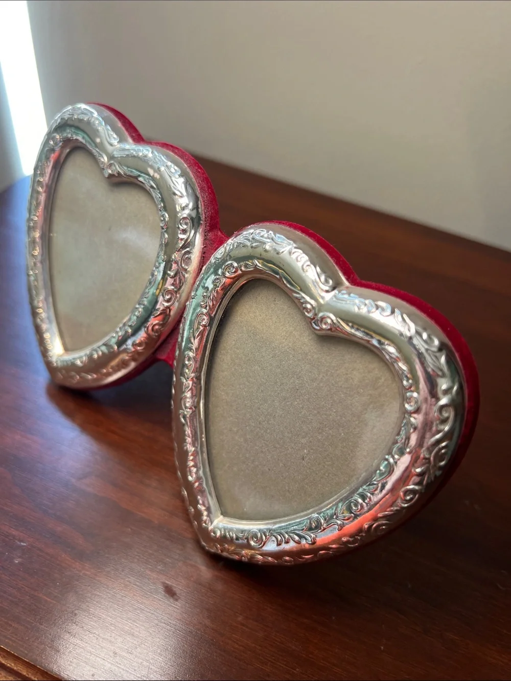 VTG Victorian Style Embossed Silver Plated Double Heart Red Velvet Picture Frame